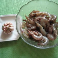 喜庆年菜—黑椒红酒爆醉虾的做法图解1