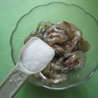 喜庆年菜—黑椒红酒爆醉虾的做法图解2