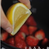 黑糖草莓酱的做法图解2