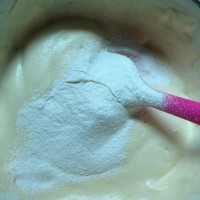 黄桃酸奶蛋糕的做法图解3