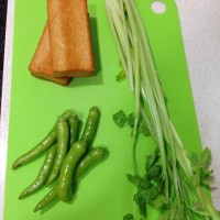 芹菜香干肉片的做法图解1