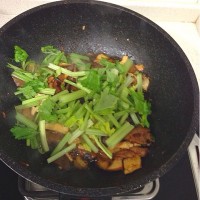 芹菜香干肉片的做法图解5