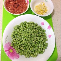 肉末青豆的做法图解1