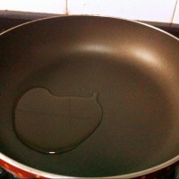 金枪鱼炒饭的做法图解2