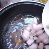 焦糖啤酒红烧肉的做法图解5