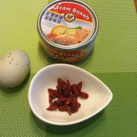 金枪鱼皮蛋枸杞粥的做法图解2