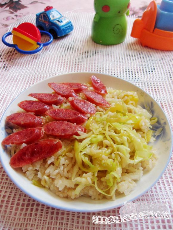 土豆腊肠煲仔饭的做法