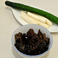 山药青瓜炒木耳的做法图解1