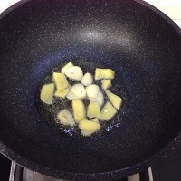 蒜苗炒腊肉的做法图解3