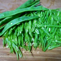 椒盐炒刀豆的做法图解1