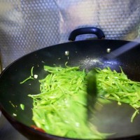 椒盐炒刀豆的做法图解3