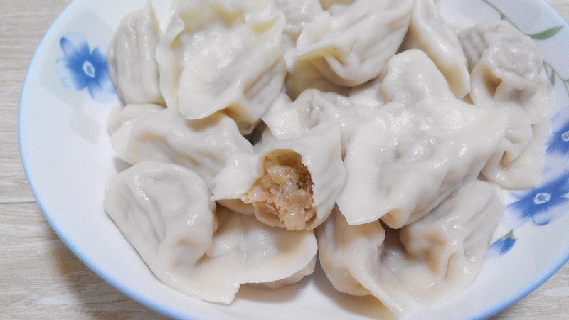 东北酸菜系列——猪肉酸菜水饺的做法