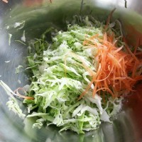 蔬菜沙拉薄饼卷的做法图解4