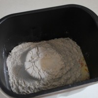 酒渍提子面包的做法图解2