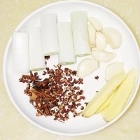 秋冬滋补美容菜-----老妈蹄花的做法图解2