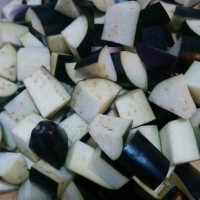 肉段茄子煲的做法图解2