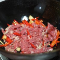 小炒黄牛肉芹菜的做法图解4