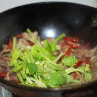 小炒黄牛肉芹菜的做法图解6