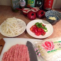 蒜蓉肉末拌面的做法图解1