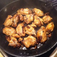 土豆蘑菇烧鸡翅的做法图解3