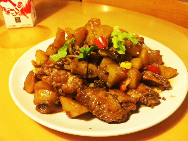 土豆蘑菇烧鸡翅的做法
