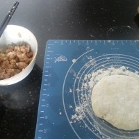 停不了肉末千层饼的做法图解1