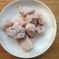 家常菜:红枣平菇排骨汤的做法图解4