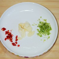 味道极鲜的----土豆青口鲜汤的做法图解3