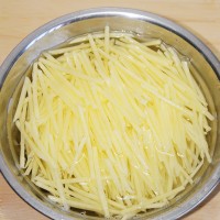 味道极鲜的----土豆青口鲜汤的做法图解4