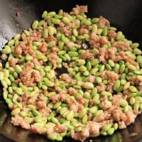 肉末烧毛豆的做法图解2