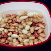 凉拌花生米的做法图解1