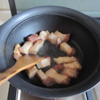 红曲烤麸烧肉 的做法图解3