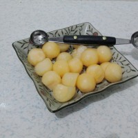 蜜瓜鸡球的做法图解2