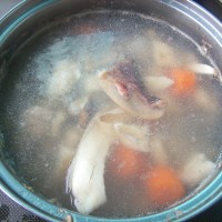 莲藕墨鱼筒骨汤的做法图解7