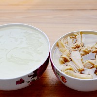 一刻钟做出一锅靓汤——简易版鸭血粉丝汤的做法图解2
