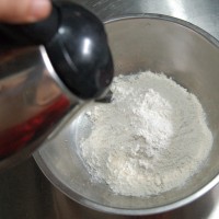 鸡蛋灌饼的做法图解1
