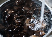 核桃油凉拌木耳的做法图解5