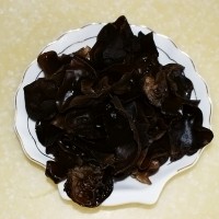 快手家常美味----木耳炒鸡蛋的做法图解1