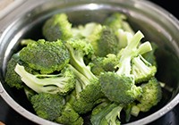 汁浇西兰花的做法图解1