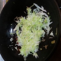 欧芹香蛋包炒饼的做法图解1
