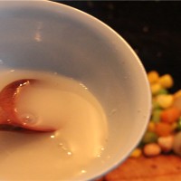 桂圆虾仁玉米粒的做法图解7