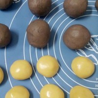 自制100克莲蓉蛋黄月饼的做法图解9