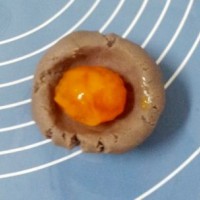 自制100克莲蓉蛋黄月饼的做法图解10