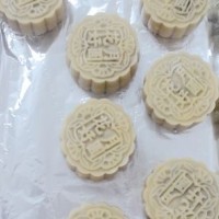 自制100克莲蓉蛋黄月饼的做法图解13