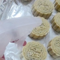 自制100克莲蓉蛋黄月饼的做法图解14