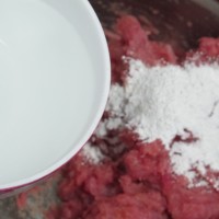 葱香肉饼的做法图解3