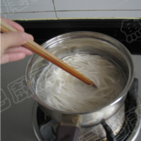 鸡肉香菇面的做法图解4