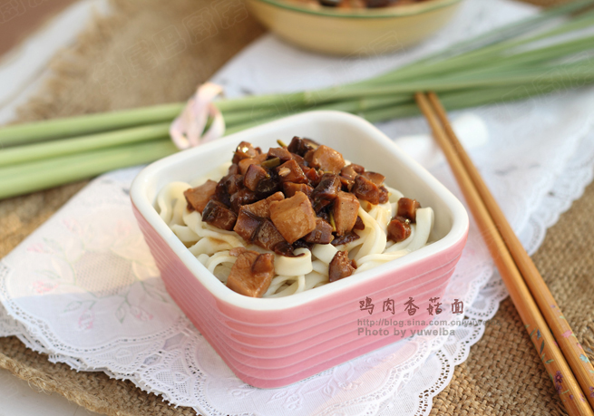 鸡肉香菇面的做法