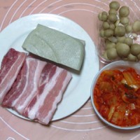黑豆系列——黑豆腐泡菜锅的做法图解1