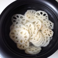果醋藕片的做法图解1